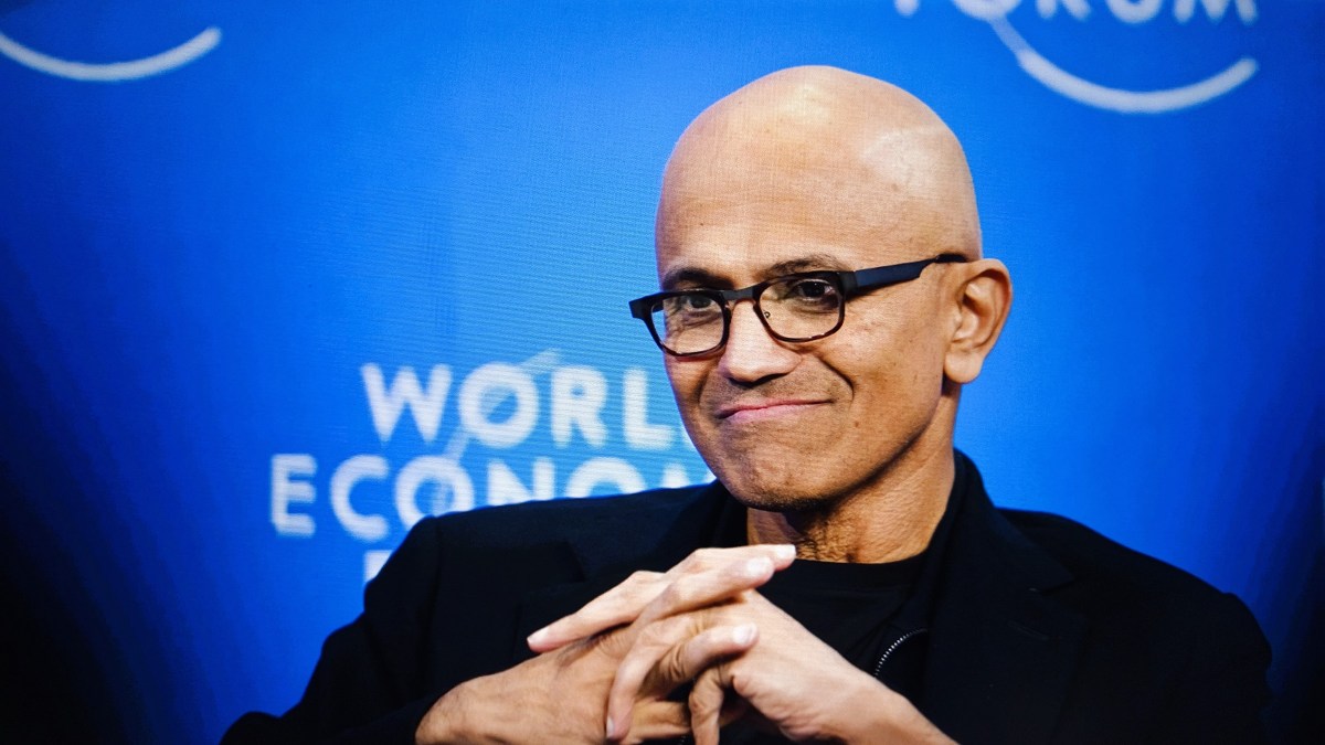 Nadella n'a pas dit que l'IA allait vous ruiner. Il a dit autre chose — et c'est plus intéressant.